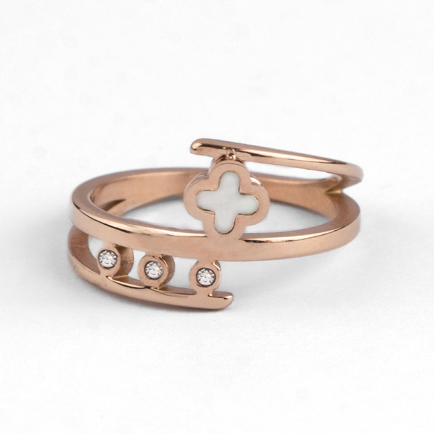 W Premium Jewellery Clover Mother of Pearl Diamond Ring