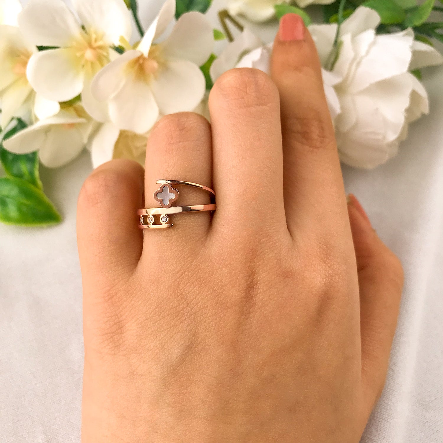 W Premium Jewellery Clover Mother of Pearl Diamond Ring