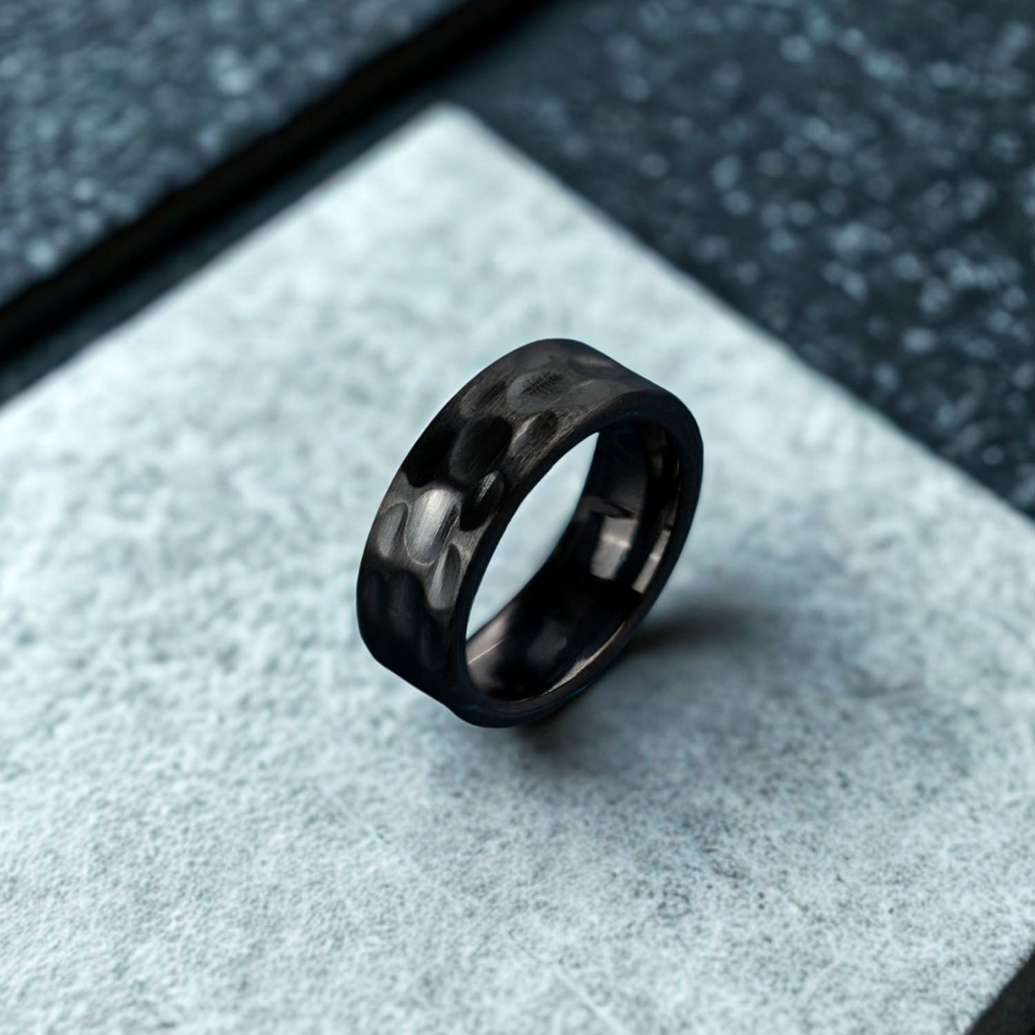 Quor Black Band Ring