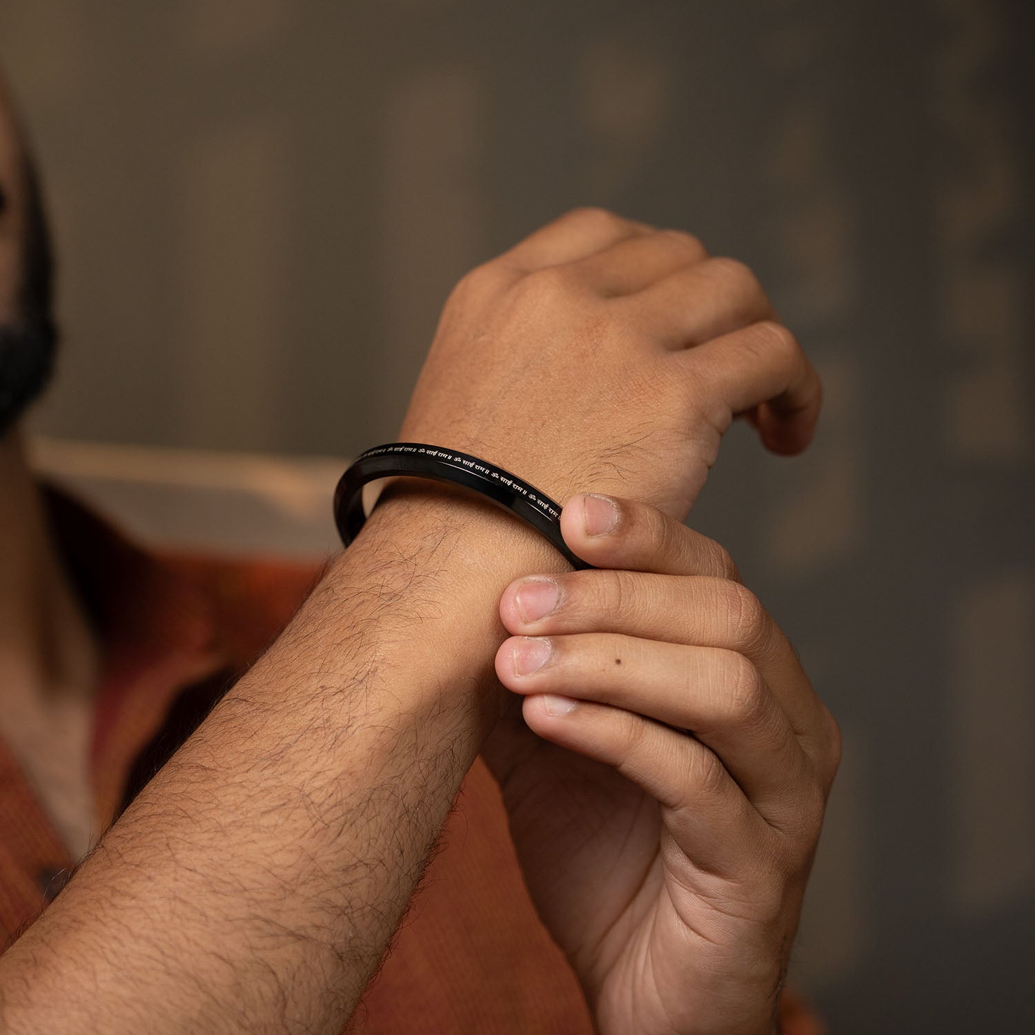 Om Sai Ram MicroCarved Round Flat Kada Black