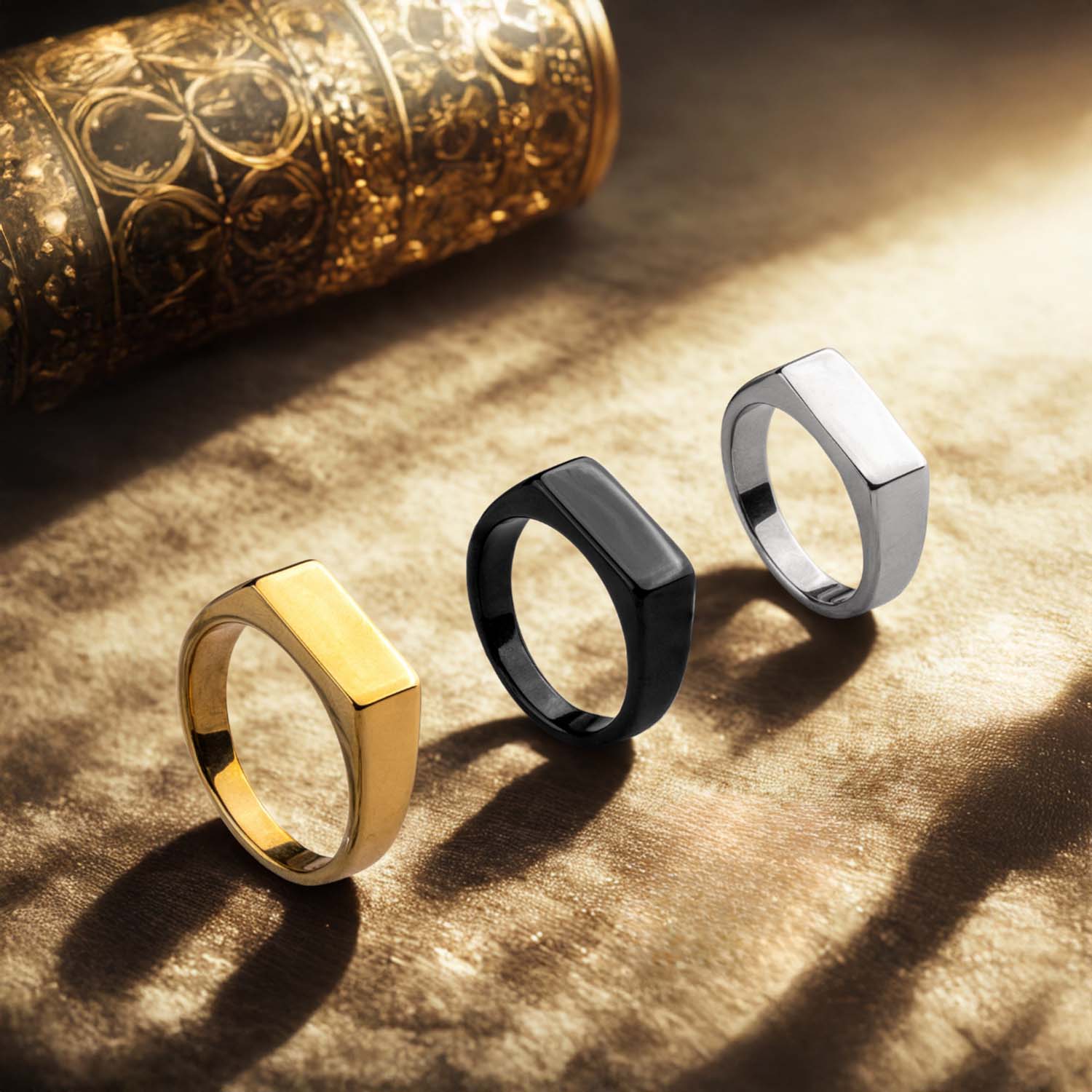 Noir Band Ring