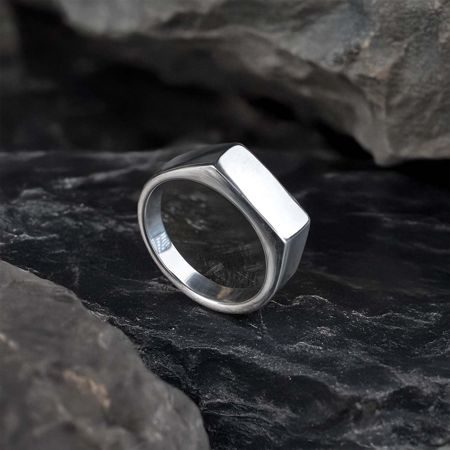 Silver Noir Band Ring